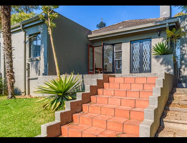 1 BEDROOM APARTMENT TO LET IN CRAIGHALL PARK